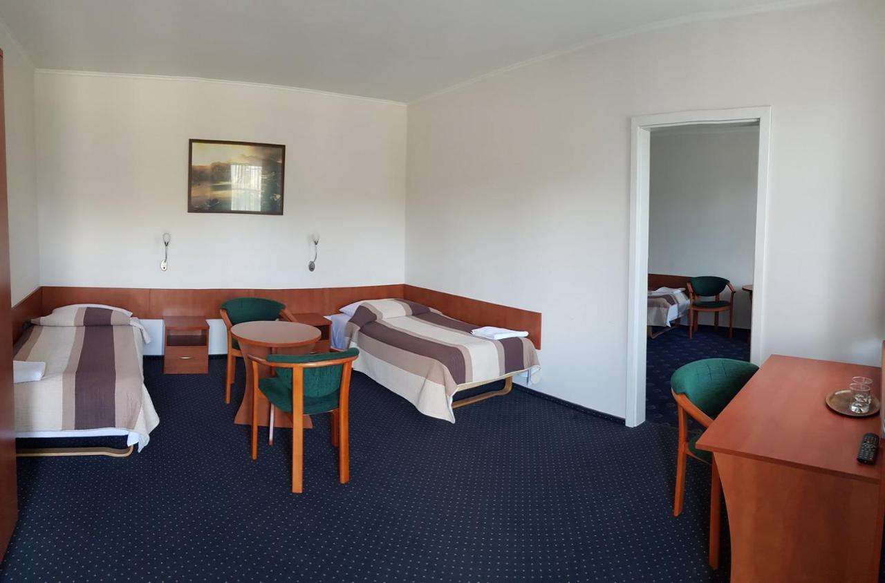 Hotel Alicja Lodź Bagian luar foto