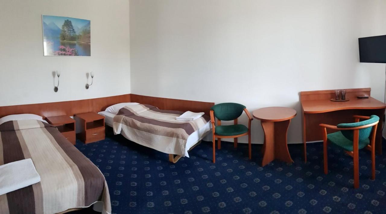 Hotel Alicja Lodź Bagian luar foto