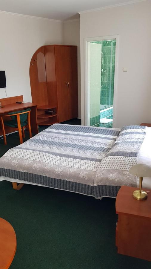 Hotel Alicja Lodź Bagian luar foto