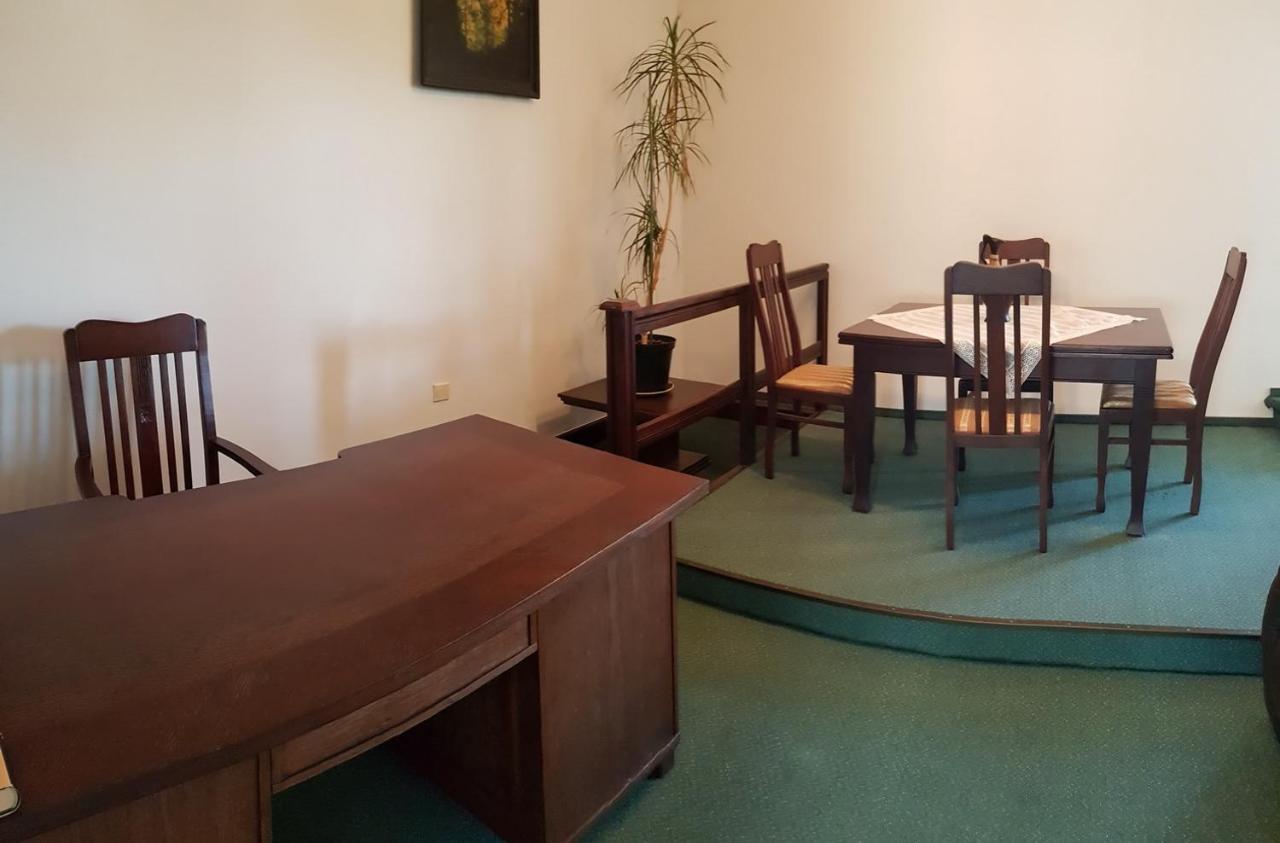 Hotel Alicja Lodź Bagian luar foto