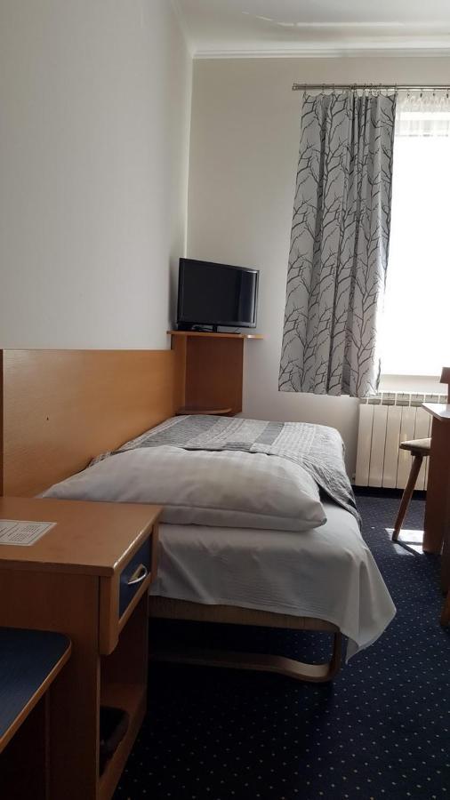 Hotel Alicja Lodź Bagian luar foto