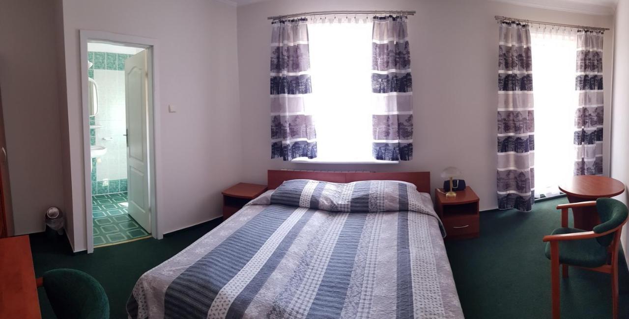 Hotel Alicja Lodź Bagian luar foto